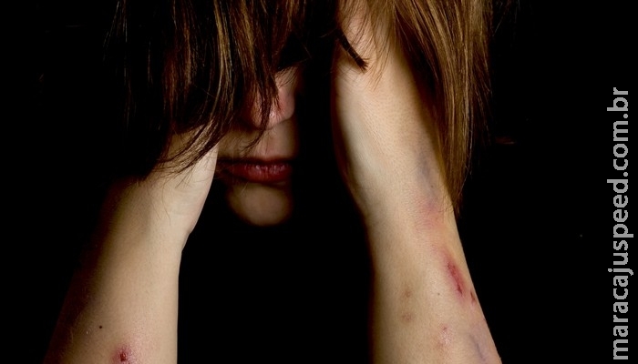 Estuprada e perseguida por pastor casado, jovem se mutila em Campo Grande