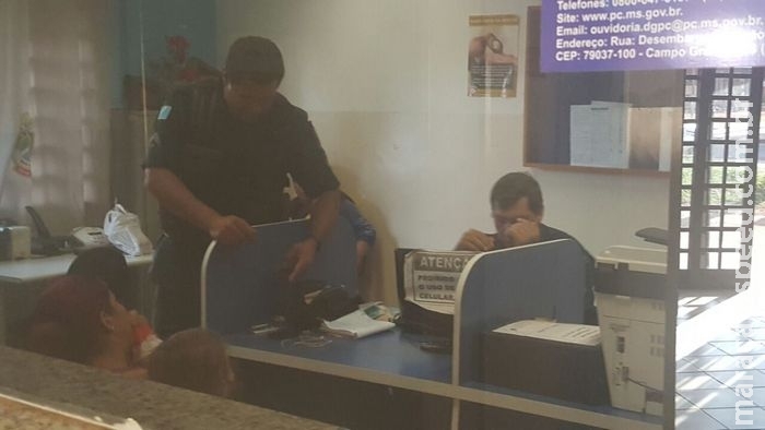 Fornecedor de sapatilhas agride revendedora que deixou de pagar R$ 800