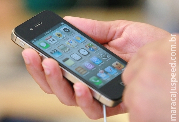 Marido descobre traição de esposa com professor e escola demite funcionário