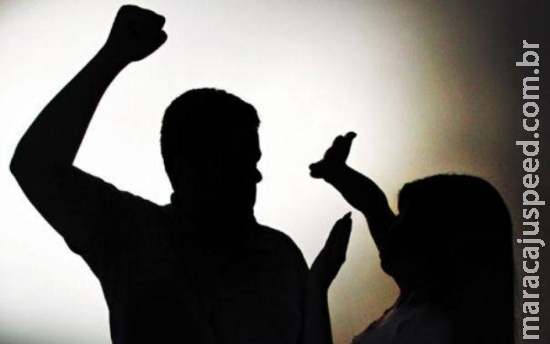 Marido pede dinheiro a esposa que nega e a agride com socos e arrasta pelos cabelos 