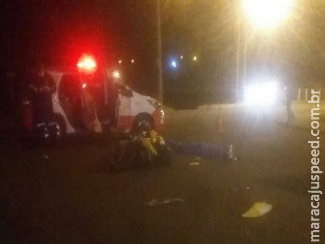 Motociclista colide com caminhão na madrugada e morre na Capital