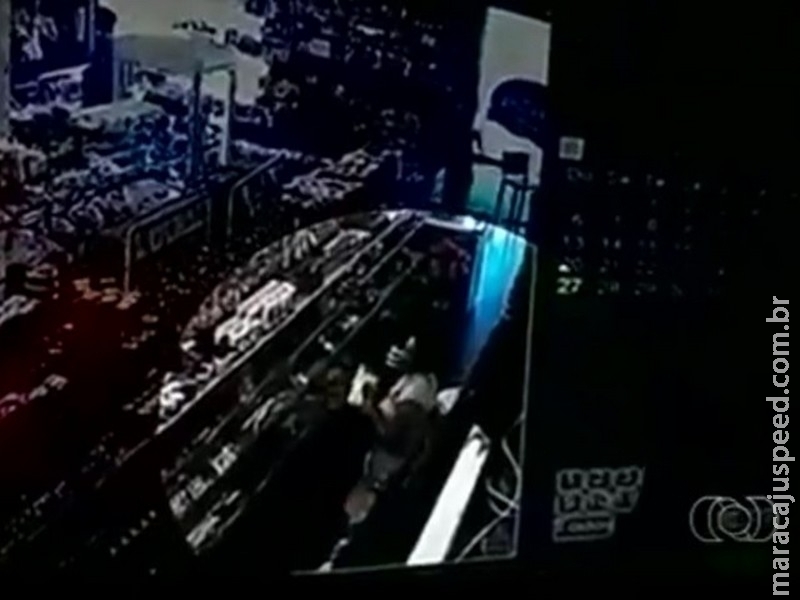 Mulher é flagrada ao furtar queijo em padaria