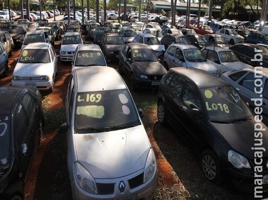 Ou paga ou vai a leilão: Detran notifica donos de veículos apreendidos