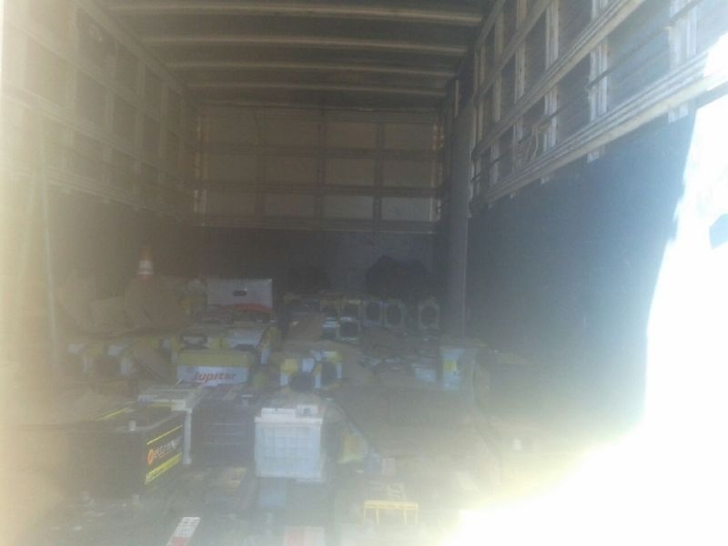 PMA autua empresa em R$ 5,3 mil pela segunda vez e apreende caminhão transportando 5,4 toneladas de baterias ilegalmente