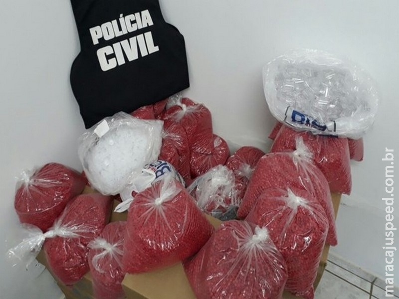Polícia apreende cerca de 50 mil comprimidos anunciados de forma irregular na web; dono de farmácia é preso