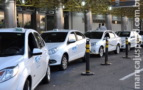 Prefeitura abre licitação de permissão para serviço de táxi e mototáxi Prefeitura abre licitação de permissão para serviço de táxi e mototáxi