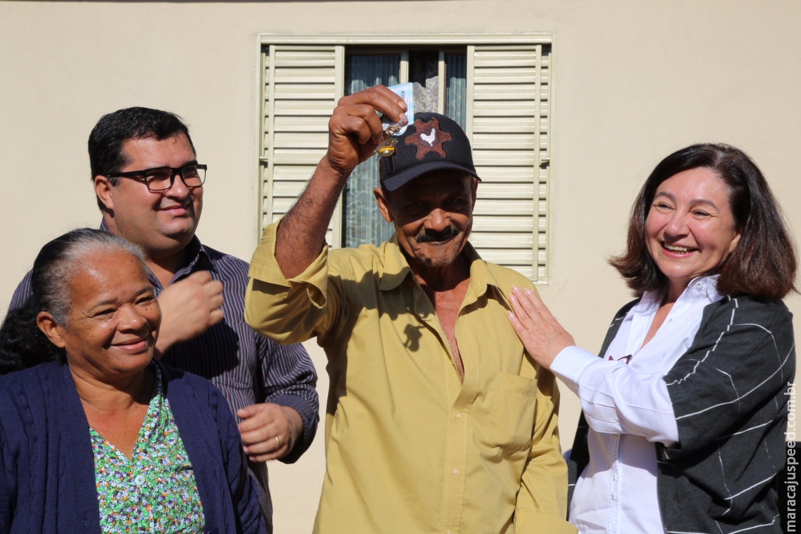 Prefeitura faz entrega oficial de 11 casas e de equipamentos para agricultores Prefeitura faz entrega oficial de 11 casas e de equipamentos para agricultores