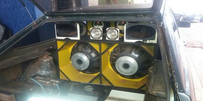 Som alto vira caso de polícia e quatro vão parar na delegacia