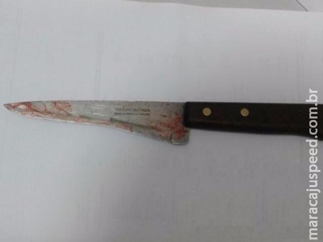 Suspeito de assassinato volta ao local do crime e é preso com faca usadaGabriel Maymone