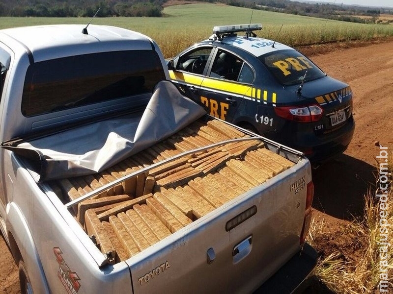 Traficante foge após capotar caminhonete com 1,5 t de maconha
