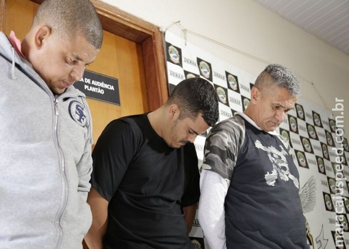 Trio andava em carro de luxo e mantinha depósito de drogas no Centenário