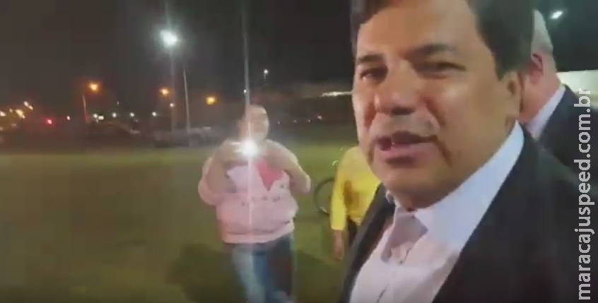 VÍDEO: ministro foge de manifestantes e não inaugura Centro Profissional em Dourados VÍDEO: ministro foge de manifestantes e não inaugura Centro Profissional em Dourados