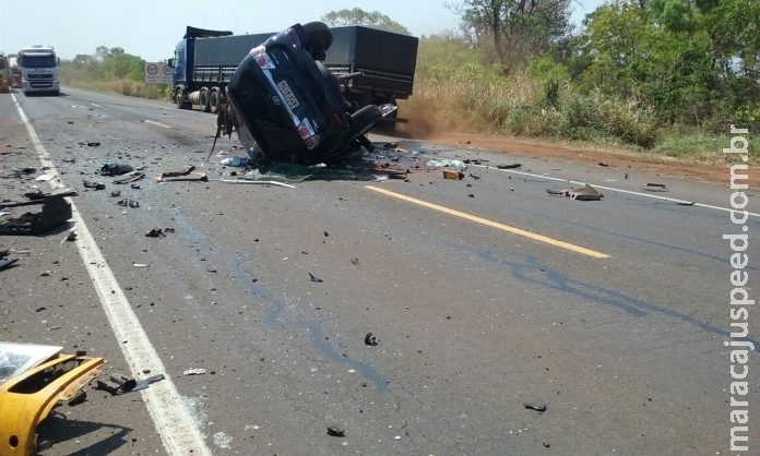 Acidente entre caminhonete e caminhão na BR-163 deixa uma pessoa morta