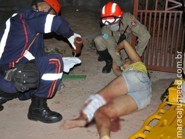 Após discussão, condutor ‘prensa’ mulher contra muro e vítima tem perna dilacerada