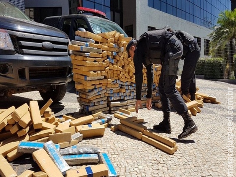 Após troca de tiros, polícia recupera 1 tonelada de maconha em carro e prende traficante