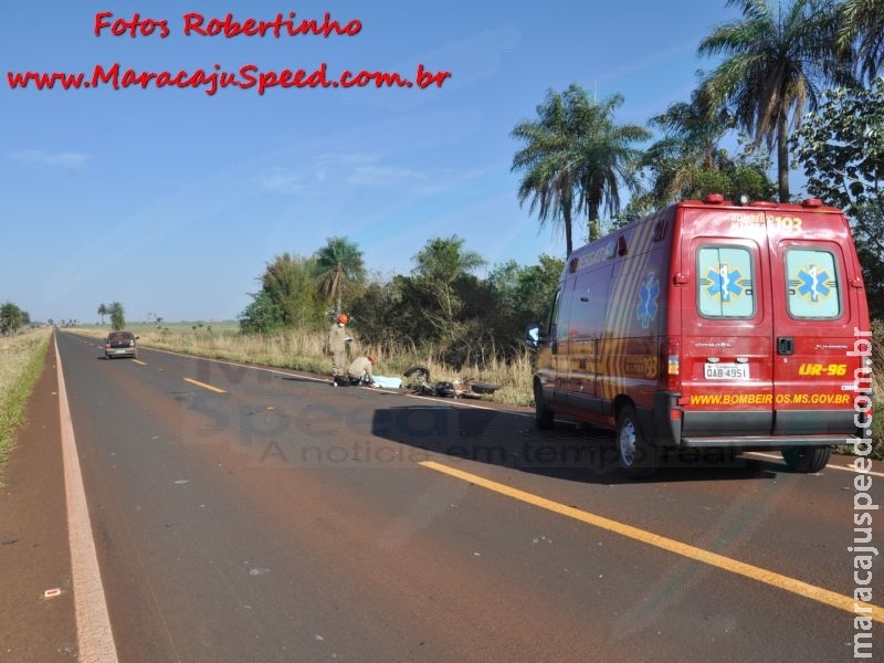 Bombeiros de Maracaju atendem ocorrência de colisão frontal entre motociclista e caminhão