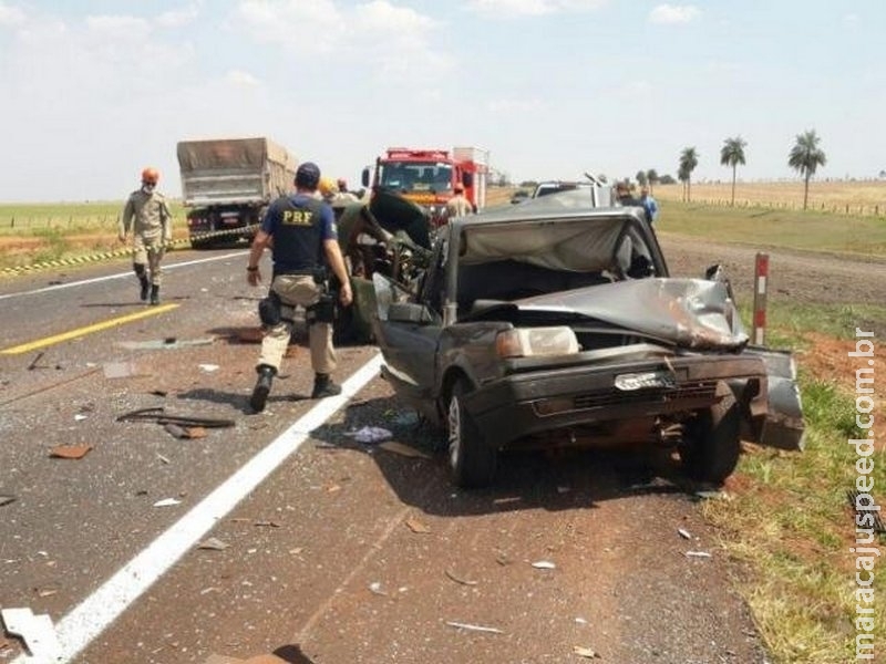 Carreta atropela 5 carros em parada de obra e mata duas pessoas na BR-463