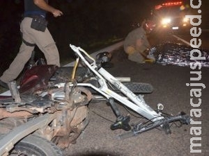 Ciclista é atingido por moto e fica gravemente ferido na BR-419 Ciclista é atingido por moto e fica gravemente ferido na BR-419