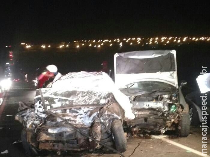 Colisão entre dois carros deixa dois mortos no anel viário na Capital Colisão entre dois carros deixa dois mortos no anel viário na Capital