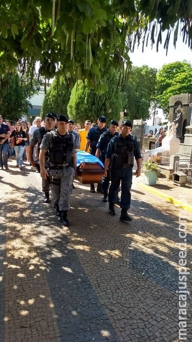 Corpo de PM que morreu na Capital é sepultado em SP com homenagens Corpo de PM que morreu na Capital é sepultado em SP com homenagens