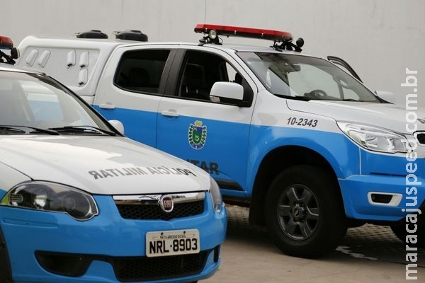 Em bairro nobre, cinco são presos por festa com som alto na porta de coronel