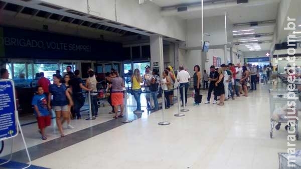 Falha em guichê de estacionamento provoca tumulto na saída de shopping Falha em guichê de estacionamento provoca tumulto na saída de shopping