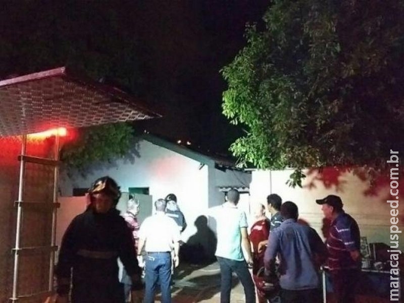 Fiação sobrecarrega, casa pega fogo e dono é preso por furto de energia
