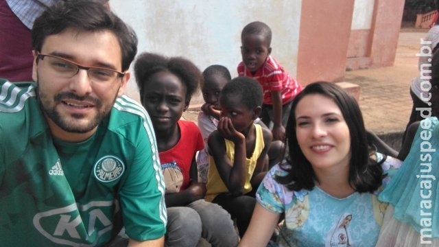 Há um ano na África, casal fala sobre doação, preconceito e aprendizado Há um ano na África, casal fala sobre doação, preconceito e aprendizado