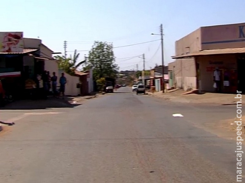 Homem é morto a tiros ao se aproximar de comércio durante assalto