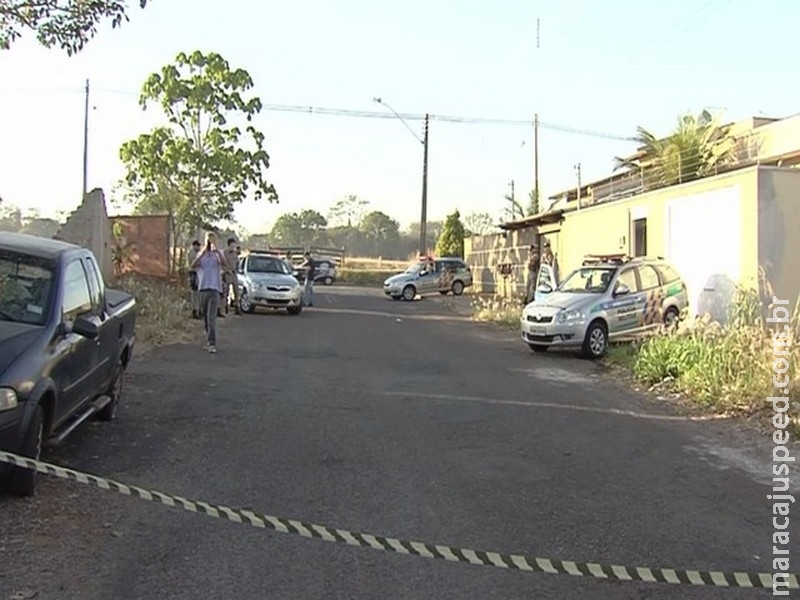 Homem morre em troca de tiros após invadir casa de policial militar