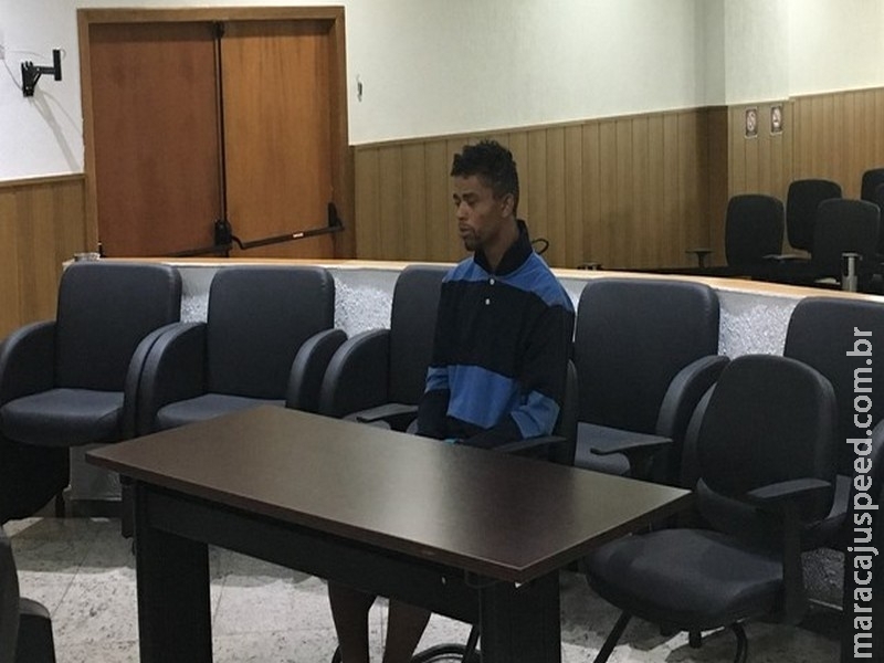 Homem preso por esfaquear casal de namorados nega assalto e alega discussão com vítimas