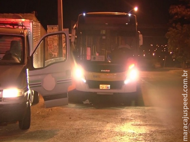 Jovem é morto a tiros dentro de ônibus do transporte coletivo