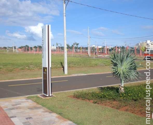 Jovem rastreia celular furtado em show e descobre aparelho em condomínio de luxo