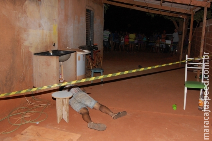 Morador tenta correr, mas é assassinado a tiros em frente de casa