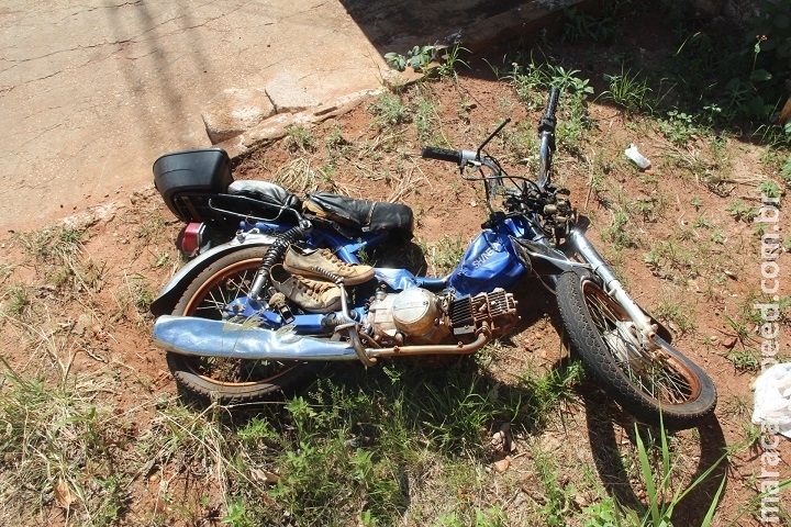 Motociclista colide contra carreta ao invadir pista e morre em hospital Motociclista colide contra carreta ao invadir pista e morre em hospital