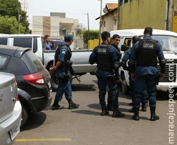 Polícia flagra 12 tabletes de droga deixados em veículo com agente penitenciário