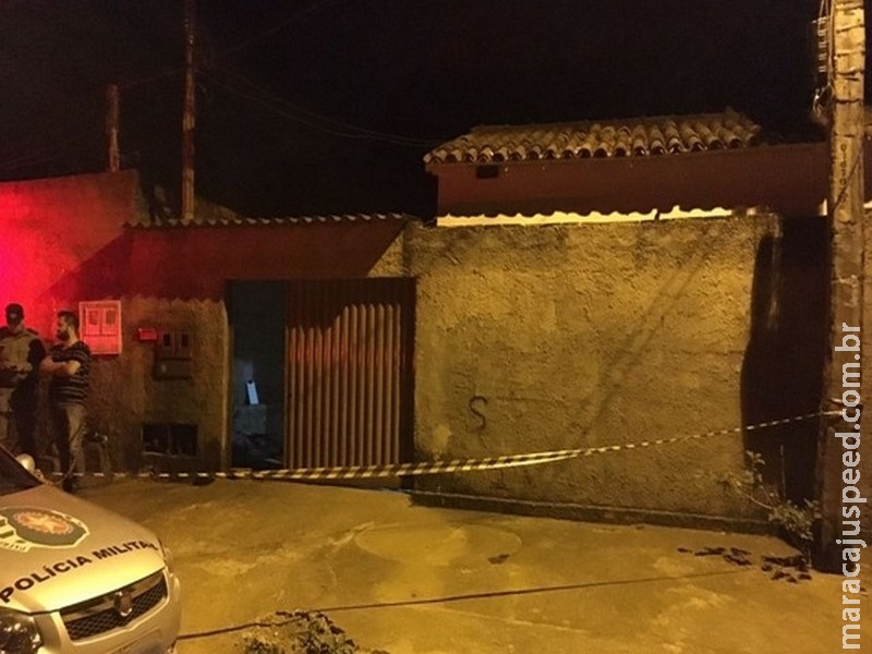 Três pessoas são mortas a tiros dentro de casa