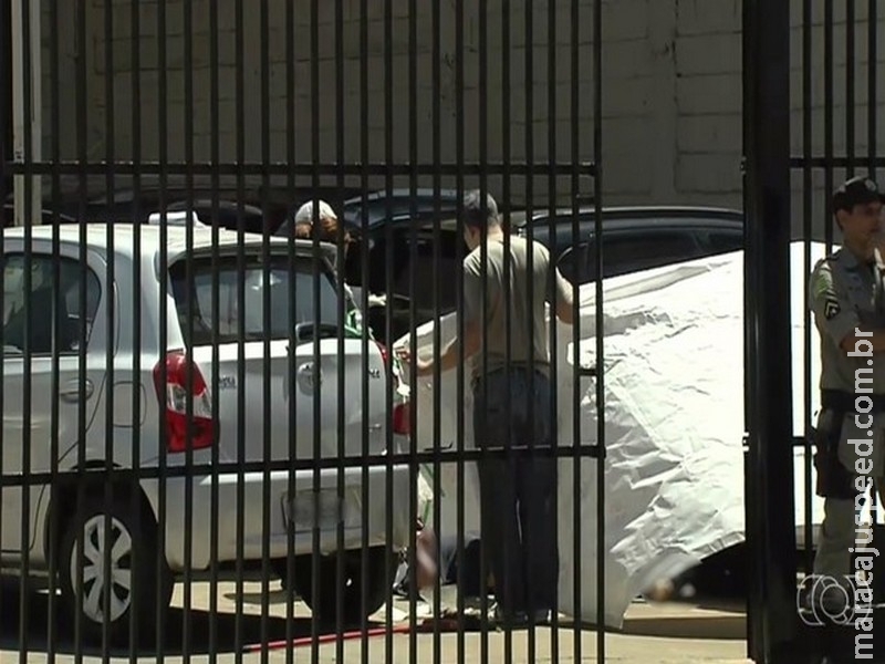 Três pessoas são mortas a tiros dentro de revendedora de carros