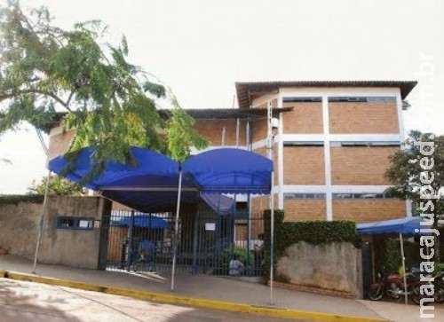 VÍDEO: alunas trocam socos na saída de escola e colegas incentivam briga