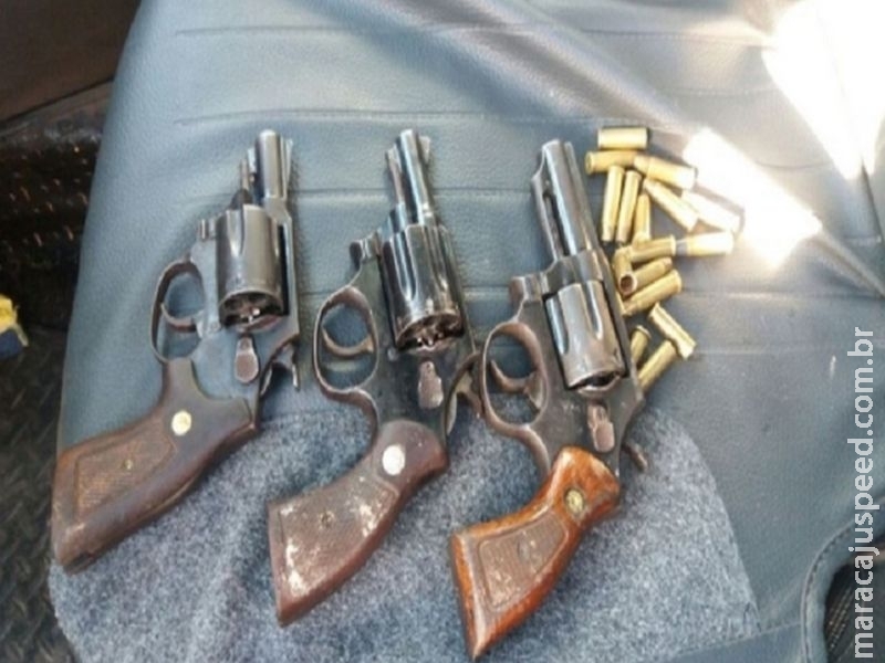 Adolescente suspeito por homicídio é apreendido com três armas de fogo e munições