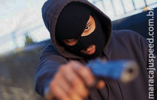 Bandidos são presos após roubo a funcionário de farmácia na Souto Maior