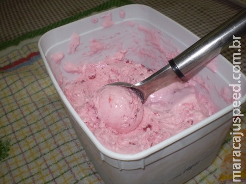 Cliente se corta com vidro encontrado em sorvete e caso vai parar na polícia 