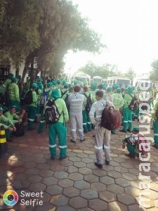 Com salário e férias atrasadas, funcionários da Solurb param coleta de lixo em Campo Grande