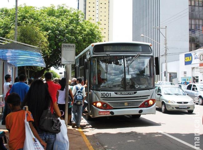 Dupla é levada para delegacia após tentativa de arrastão em ponto de ônibus