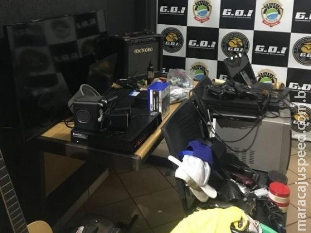 Dupla que furtou R$ 30 mil em objetos de barbearia há dois dias é presa