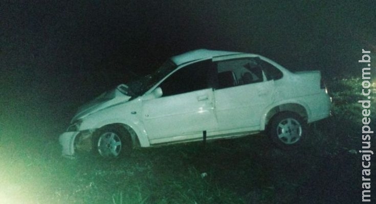 Durante ultrapassagem, duas carretas e um carro colidem e mulher fica em estado grave Durante ultrapassagem, duas carretas e um carro colidem e mulher fica em estado grave
