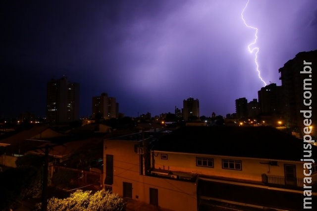 Em oito dias, Mato Grosso do Sul registra queda de 55 mil raios Em oito dias, Mato Grosso do Sul registra queda de 55 mil raios