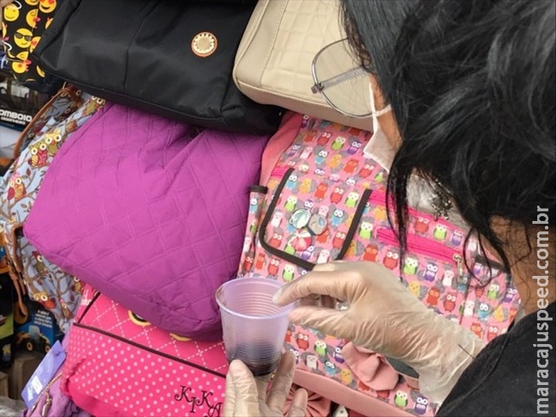 Feto é achado em calçada de loja