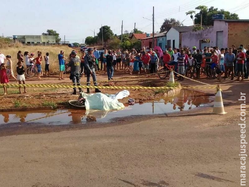 Gêmeos de 4 anos morrem atropelados por carreta que invadiu calçada 
