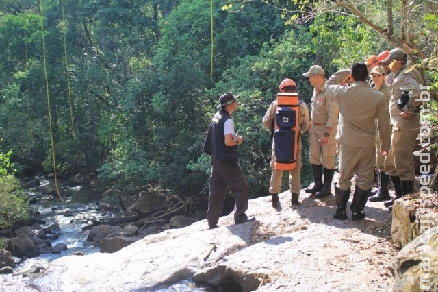 Homem achado morto em cachoeira havia desaparecido sexta, diz polícia